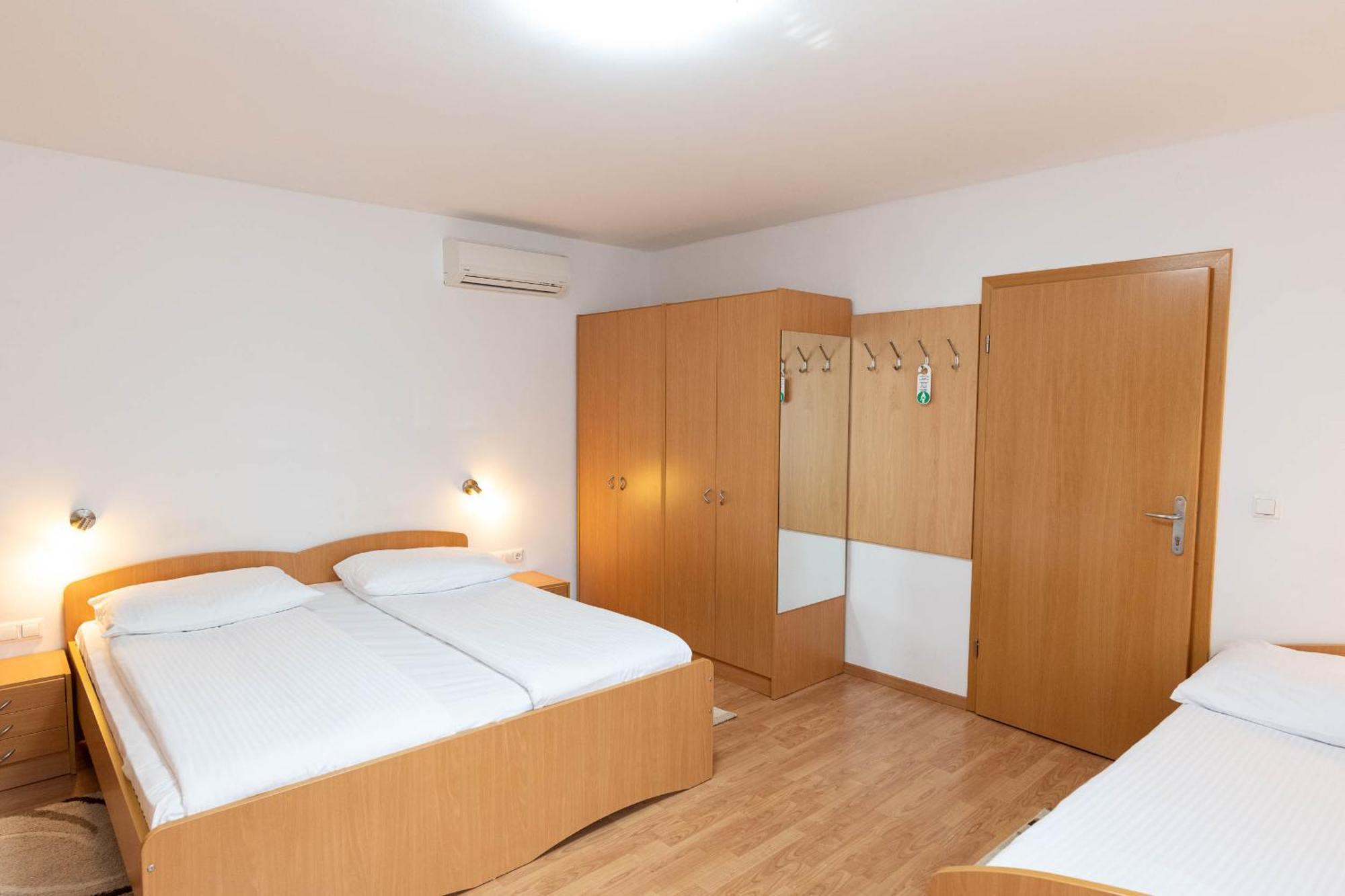 Apartmaji In Sobe Ramar Straza Extérieur photo