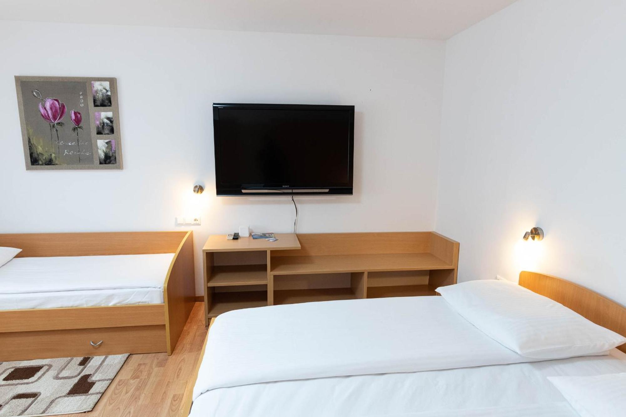 Apartmaji In Sobe Ramar Straza Extérieur photo