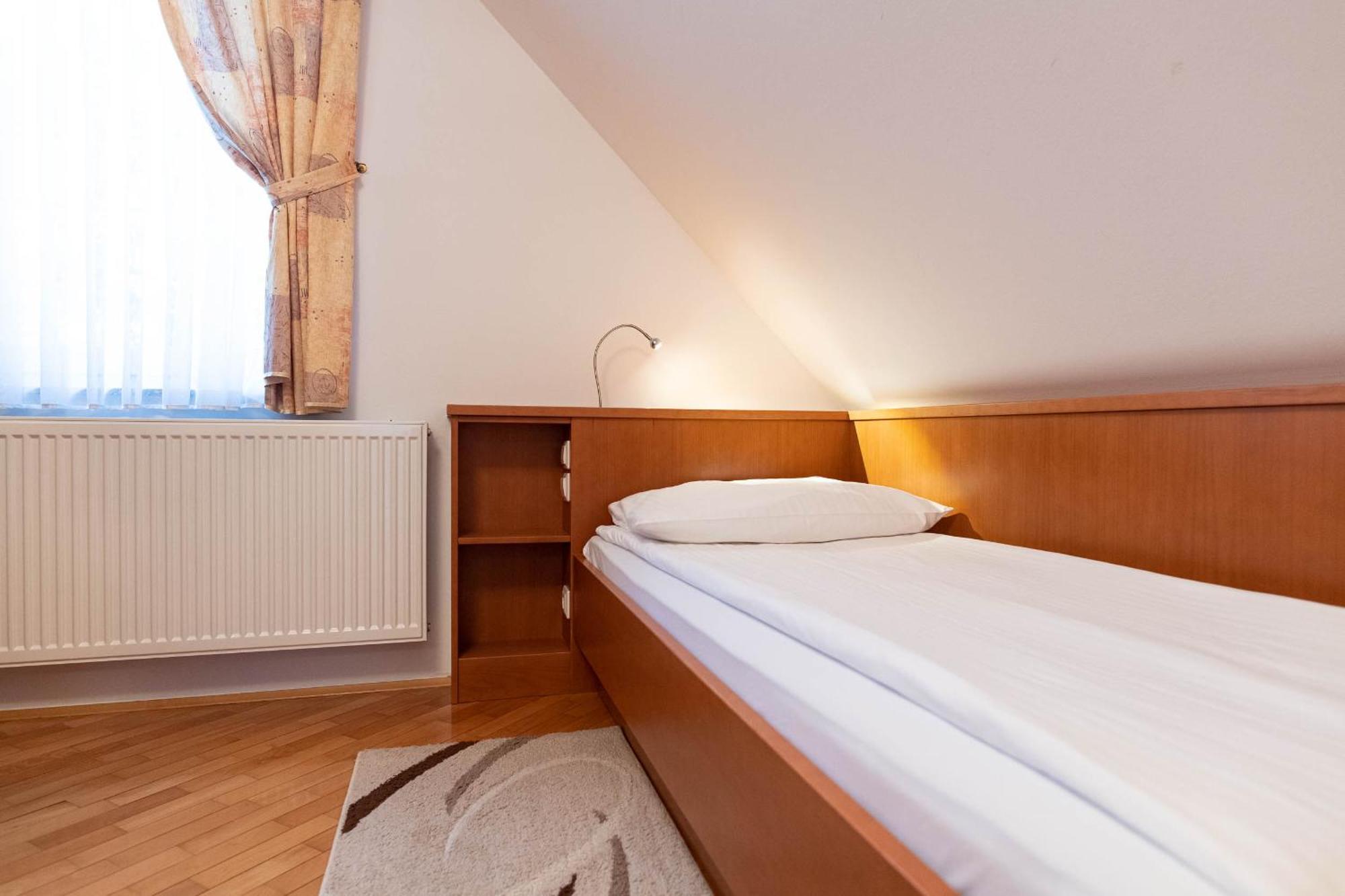 Apartmaji In Sobe Ramar Straza Extérieur photo