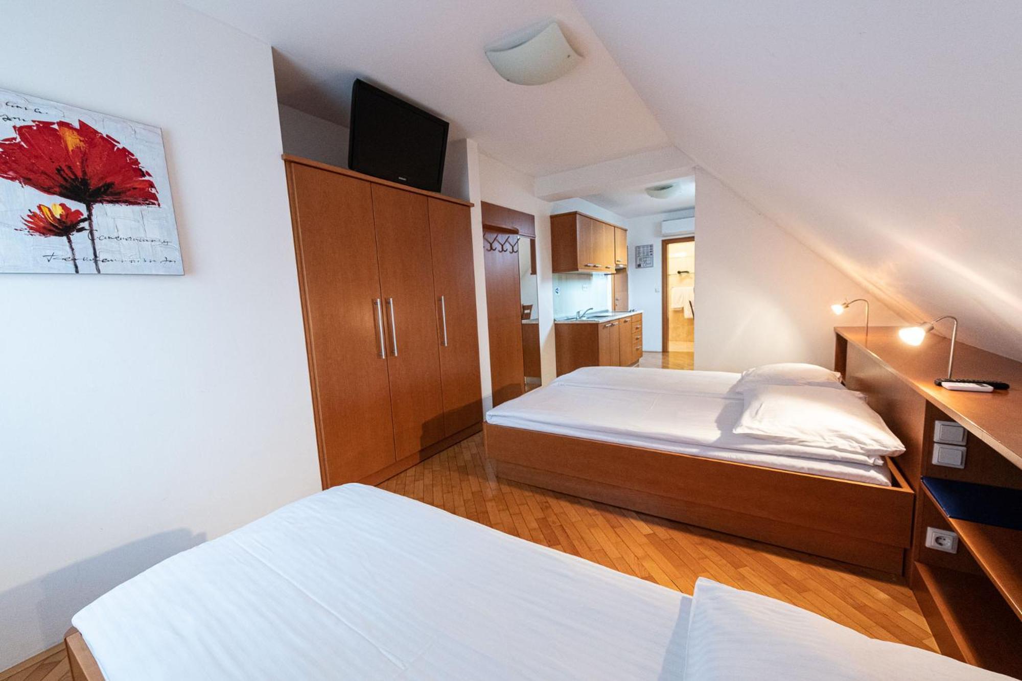 Apartmaji In Sobe Ramar Straza Extérieur photo