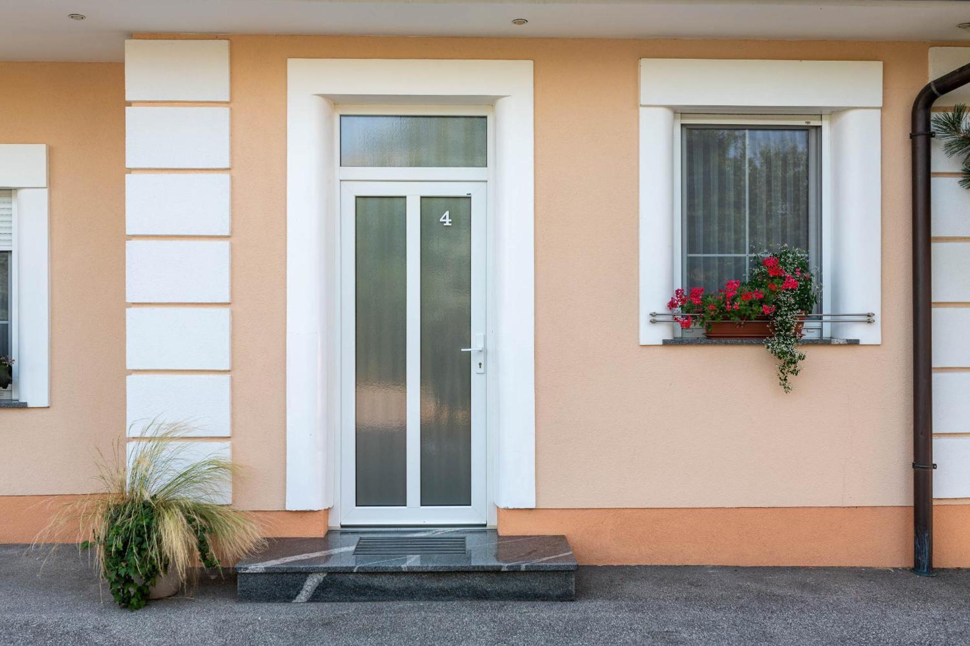 Apartmaji In Sobe Ramar Straza Extérieur photo