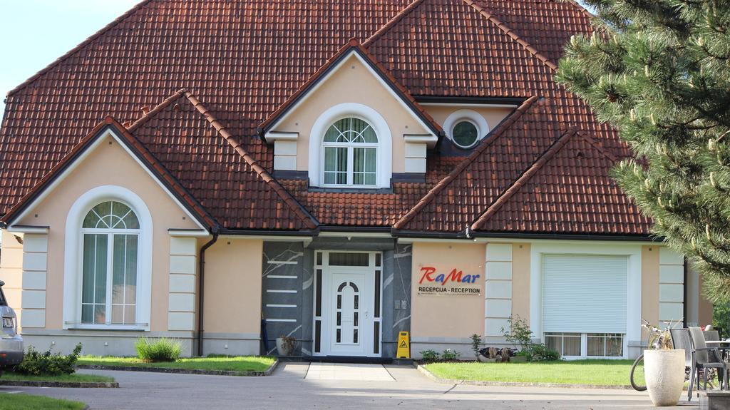 Apartmaji In Sobe Ramar Straza Extérieur photo